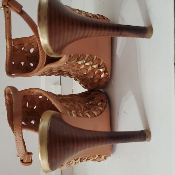 Coach Leela peep-toe sandal, leather, tan/gold EUC, sz 7.5 - Picture 6 of 7